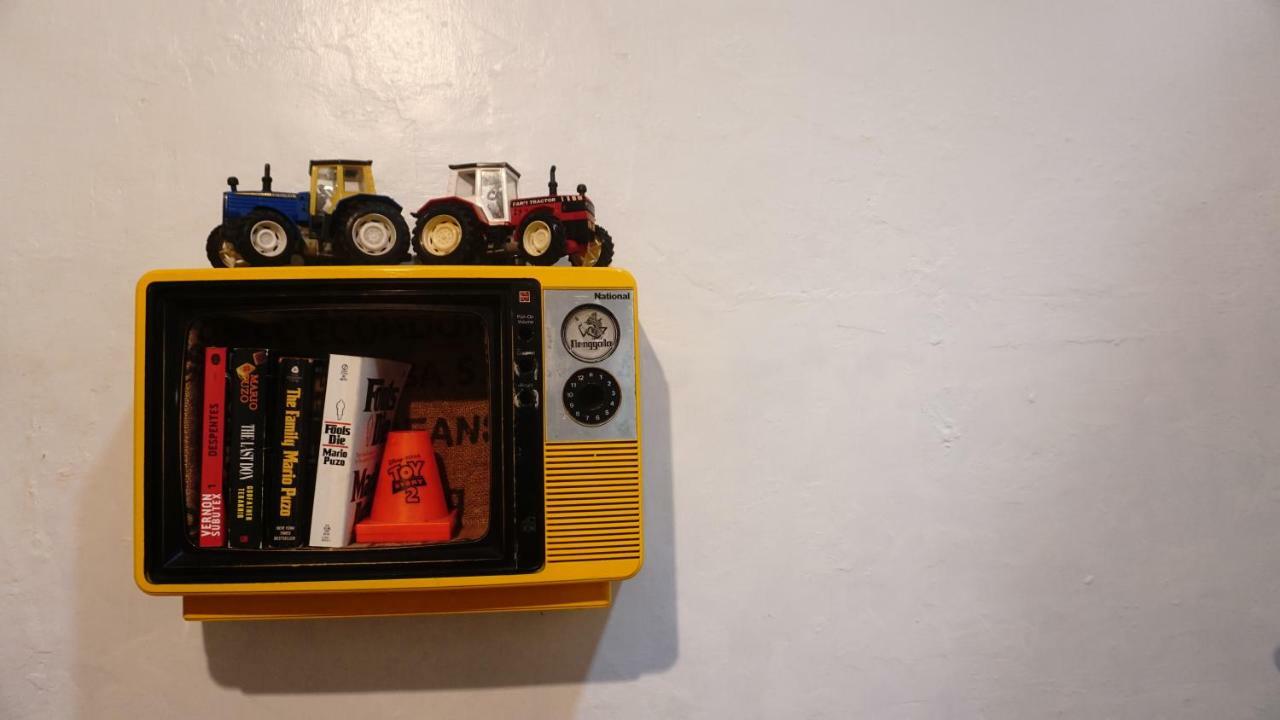 Abrakadabra! Artbnb Yogyakarta Ngoại thất bức ảnh